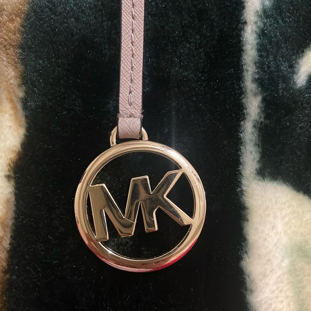 Micheal kors hanging tag